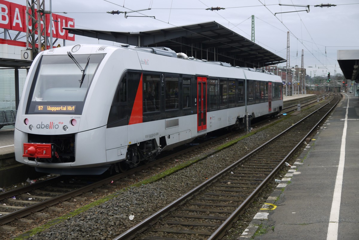 Abellio LINT 1 648 008 (VT 12008) als S7 Remscheid - Wuppertal in Wuppertal-Oberbarmen (27.12.13).