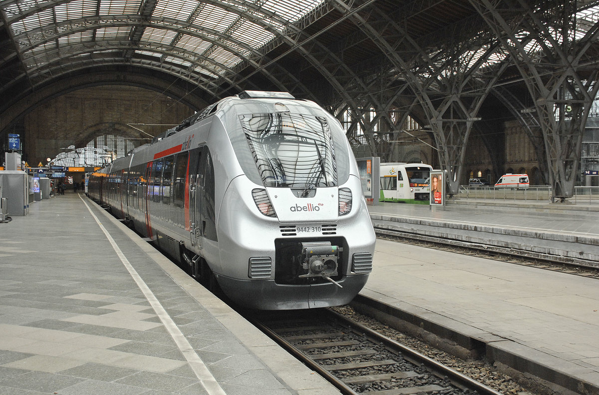 Abellio Rail Mitteldeutschland GmbH Baureihe 9 442 310 (Talent 2, Abellio, NX) im Hauptbahnhof Leipzig. Aufnahme: 29. April 2017.