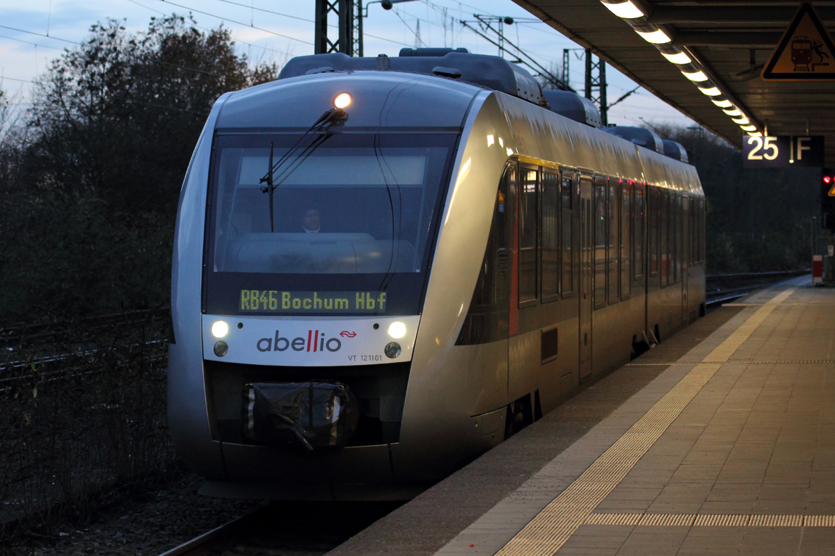 Abellio VT 121101 (648 828-1) als RB 46 nach Bochum Hbf. in Gelsenkirchen 5.12.2015