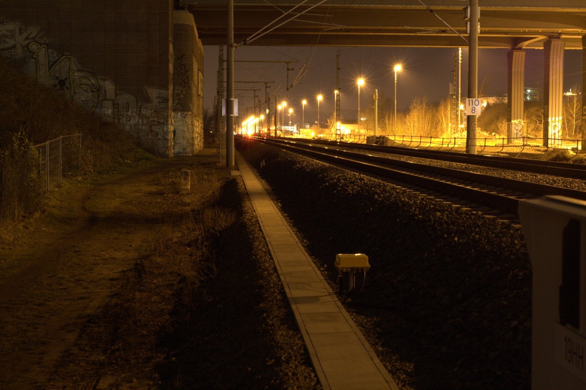 Abend-Nachtstimmung am Kilometer 110,8 Blick Richtung Radebeul Ost. 19.03.2014 21:29 Uhr.