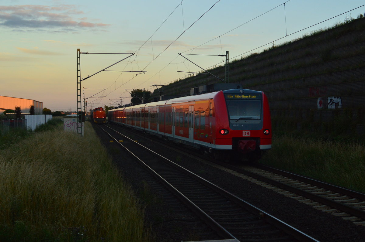 Abendbild aus Allerheiligen.
Hier treffen sich die 275 002-5 und ein RE6a Zug nach Flughafen Köln/Bonn
am 22.6.2016