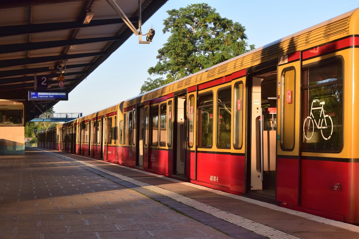 Abendidylle an der S-Bahn Station Grünberger Allee.

Berlin 13.07.2020