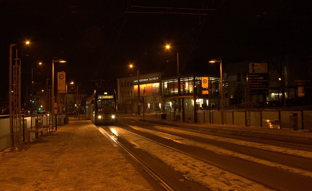 Abendimpressionen Haltestelle Landesbhnen Sachsen - Weies Ro in Radebeul.
19.01.2013 18:33 Uhr