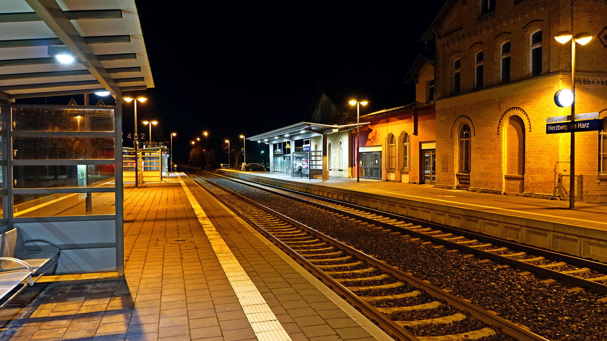 Abendliche Stille am 19.12.2019 im Bahnhof Herzberg am Harz