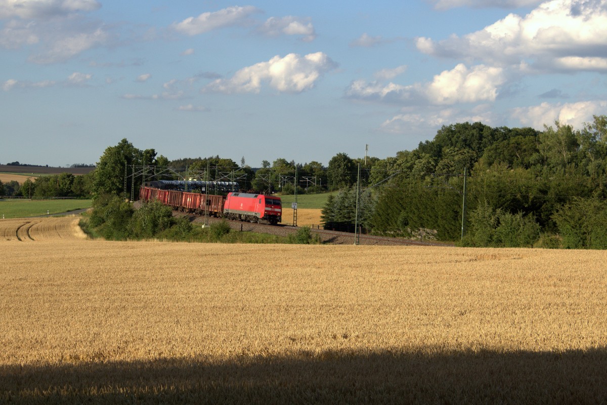 Abendlicher 51687er Güterzug mit 152 067 in Ruppertsgrün am 21.07.2015.