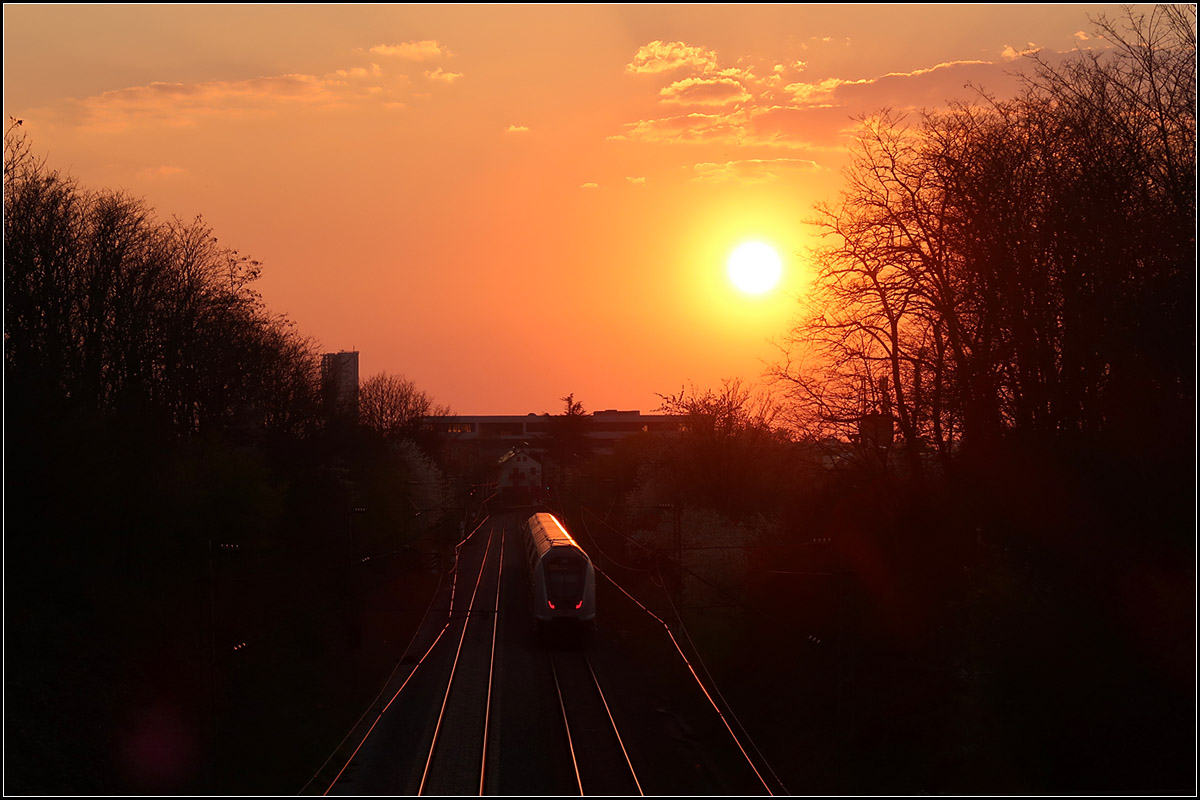 Abendsonne über der Remsbahn - 

Bei Kernen-Rommelshausen, 09.04.2020 (M)