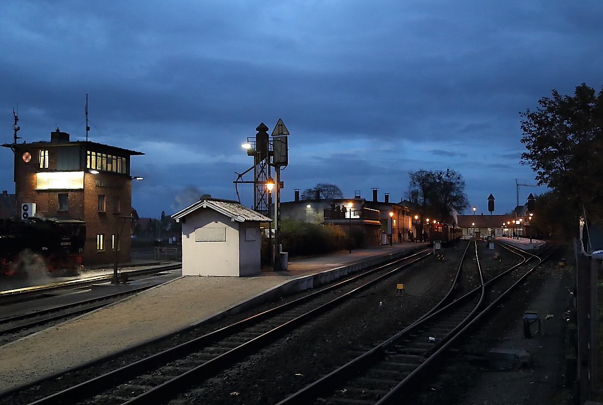 Abendstimmung am 16.10.2014 im HSB-Bahnhof Wernigerode.