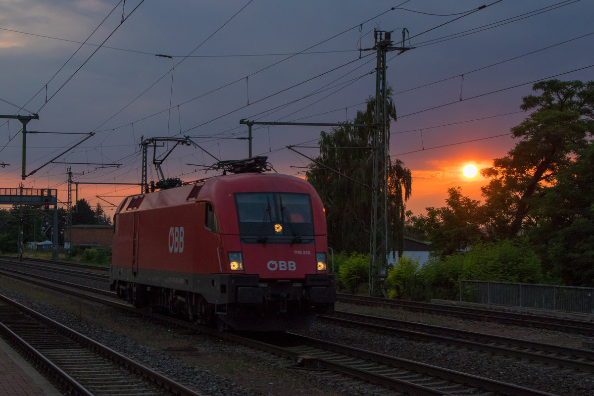 Abendstimmung am 19. Juli 2019 in Niederndodeleben. 1116 278-3 leider mit ohne Zug. 