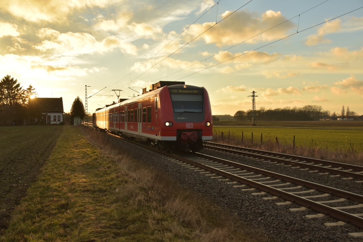 Abendstimmung! Der 425 060-1 ist bei Anrath als RB33 nach Duisburg Hbf gen Forstwald am Sonntag den 29.1.2017 unterwegs.