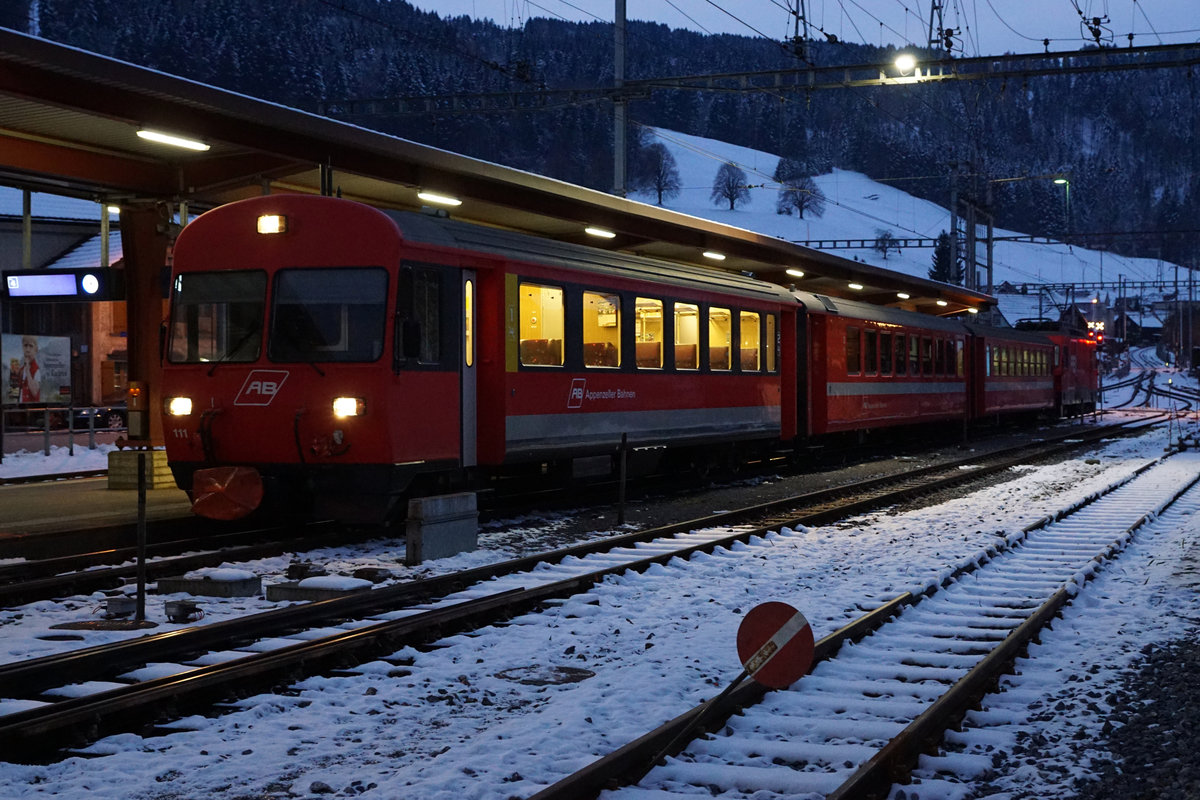 ABENDSTIMMUNG
AB Appenzeller Bahn:
Impressionen vom ersten Adventssonntag den 3. Dezember 2017.
Foto: Walter Ruetsch