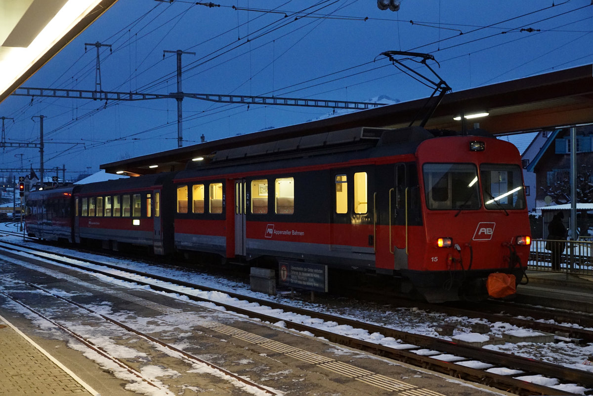 ABENDSTIMMUNG
AB Appenzeller Bahn:
Impressionen vom ersten Adventssonntag den 3. Dezember 2017.
Foto: Walter Ruetsch