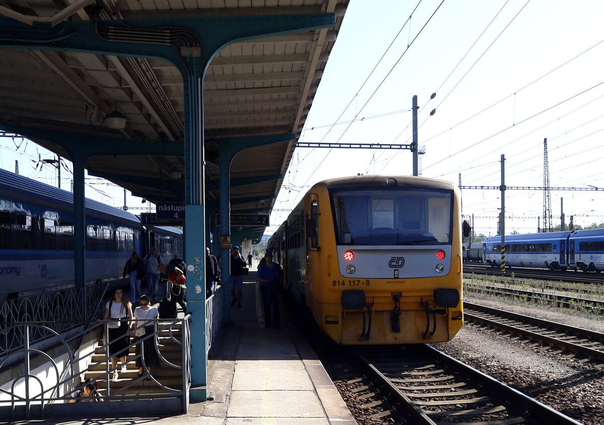 Abfahrbereit  in Česká Třebová ,  nach Moravská Třebová , Region: Pardubický kraj , Mährisch Trübau steht hier der TW 814 117-8. 20.09.2024 11:34 Uhr.