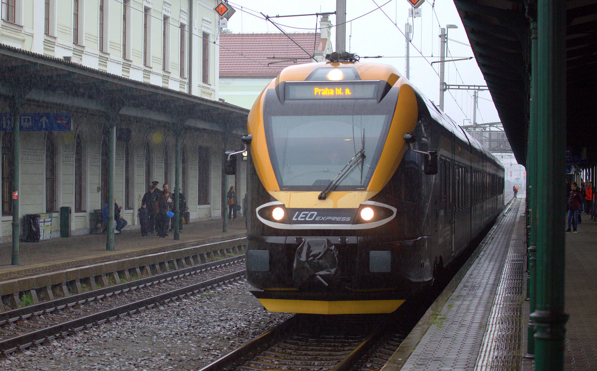 Abfahrbereit ein LEO-Express nach Prag. 23.09.2017  14:35 Uhr.