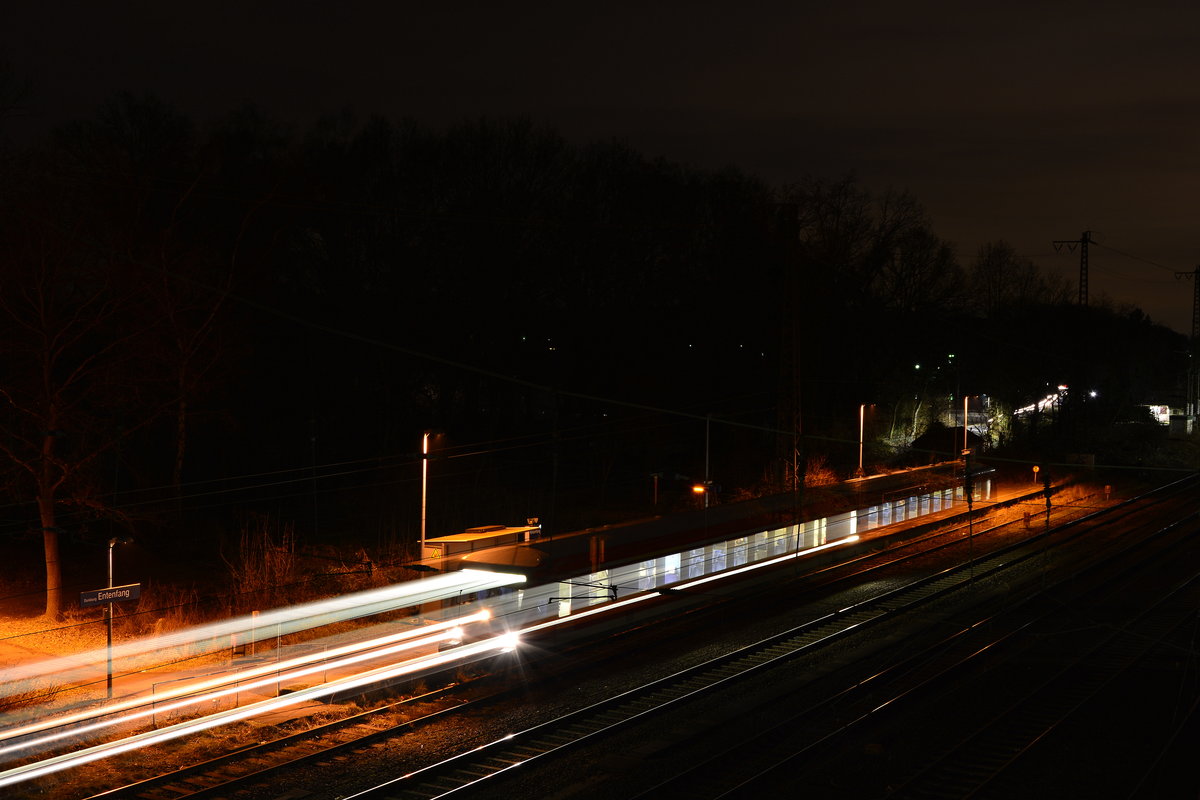 Abfahrt! Am 28.1.17 fuhr 628 670 als RB37 nach Duisburg Hbf aus Duisburg Entenfang aus. Seine Zeit läuft auch bald ab. Nicht mal ein Jahr bleibt ihn wohl mehr. Zum kommenden Winter Fahrplanwechsel wird diese Linie nicht mehr existieren. Man will diese Linie durch einen Bus ersetzen. 

Duisburg Entenfang 28.01.2017
