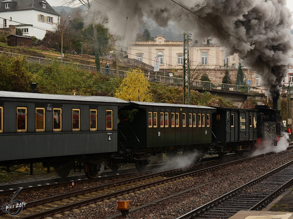 Abfahrt des Kuckucksbähnel vom Hauptbahnhof in Neustadt an der Weinstraße (Dezember 2014)