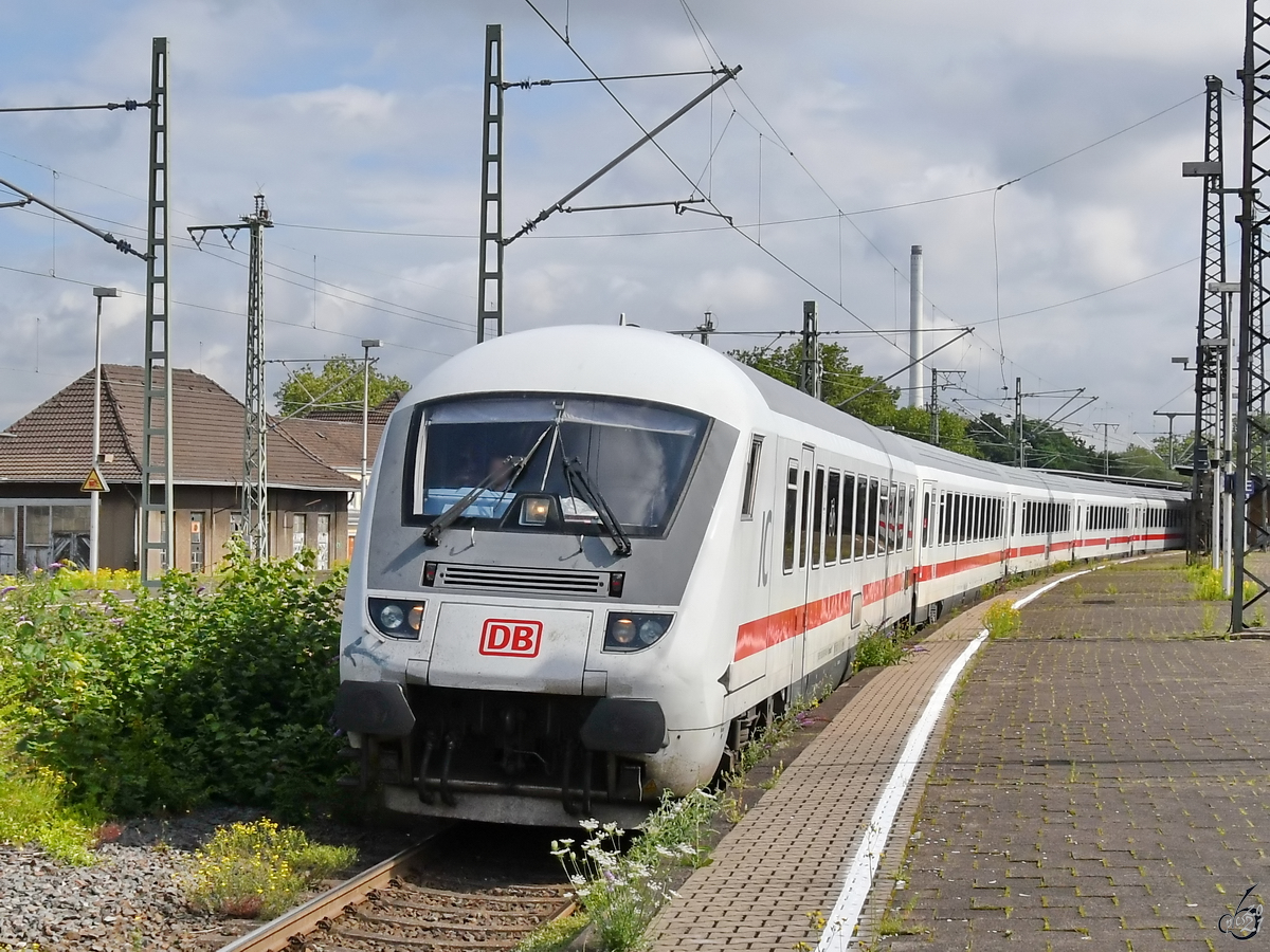 Abfahrt eines IC (geschoben von 101 066-9) vom Hauptbahnhof Wanne-Eickel. (August 2021)