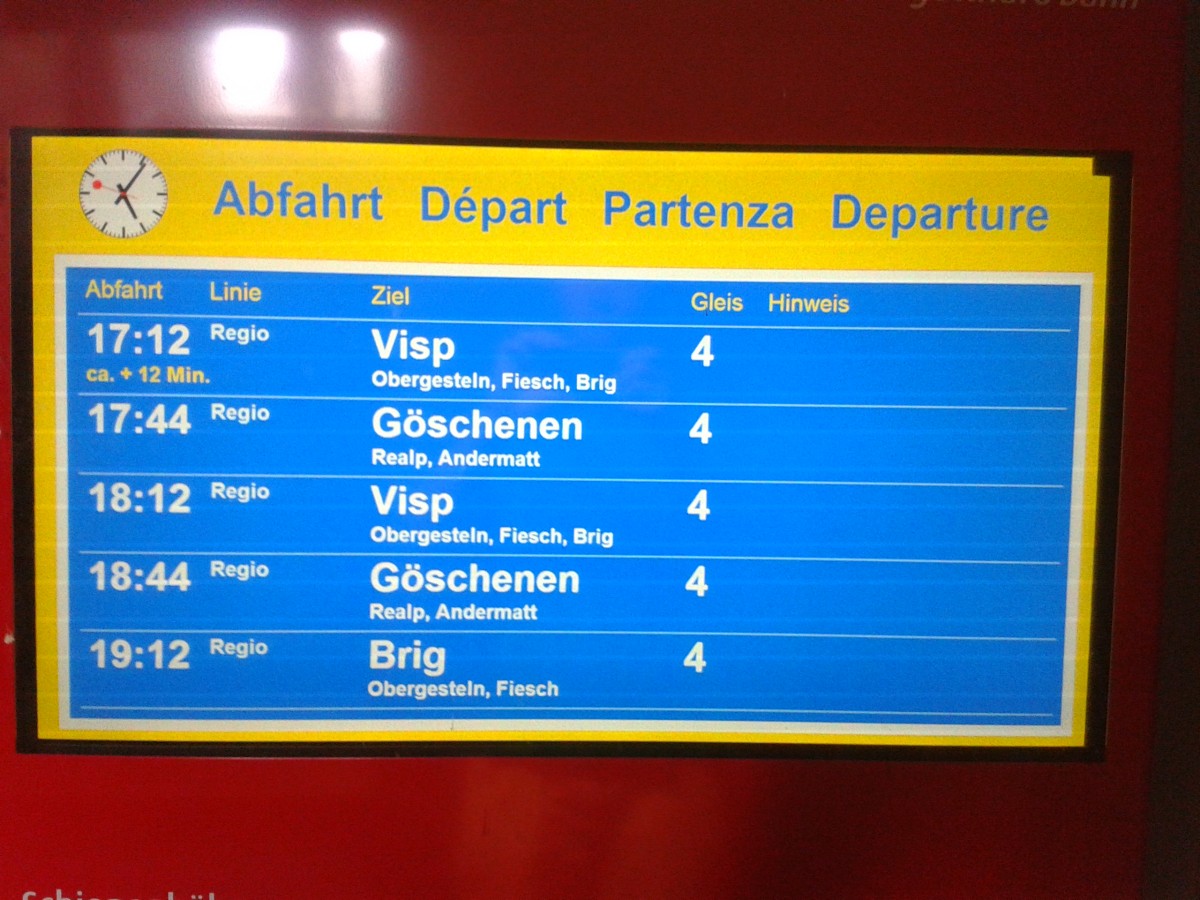 Abfahrt-Monior des Bahnhofs Oberwald am 22.7.2015