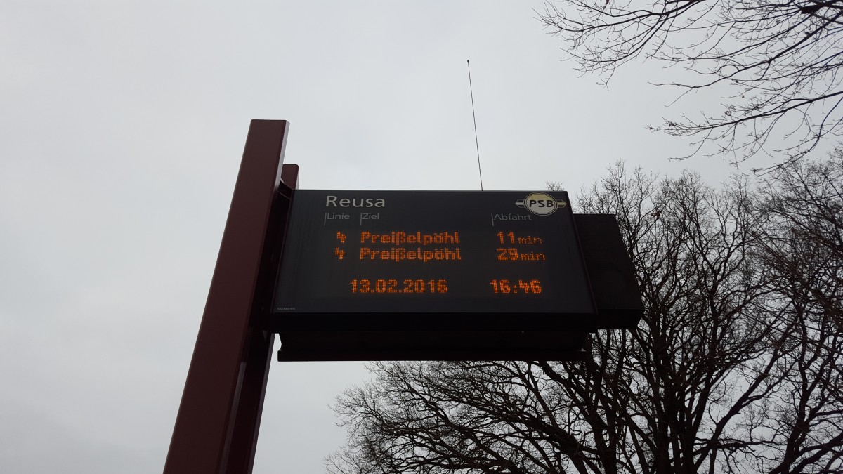 Abfahrtanzeige an der Endhaltestelle Reusa in Plauen | 13.02.2016 um 16.46 Uhr 