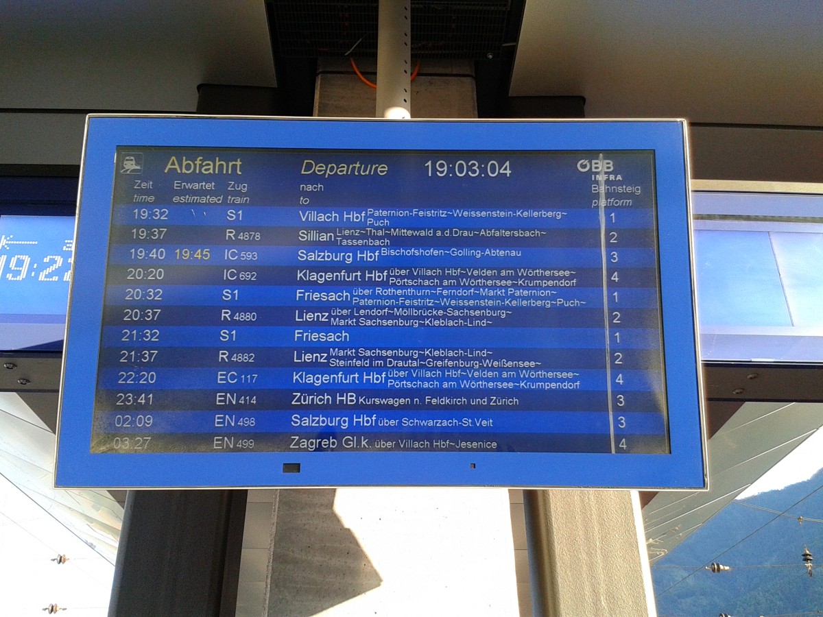 Abfahrtsmonitor vom Bahnhof Spittal-Millstättersee am 18.8.2015