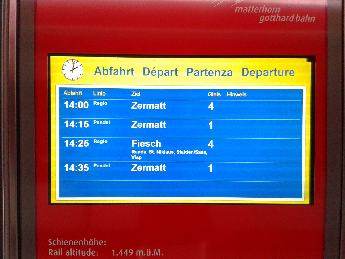 Abfahrtsmonitor im Bahnhof Täsch am 22.7.2015