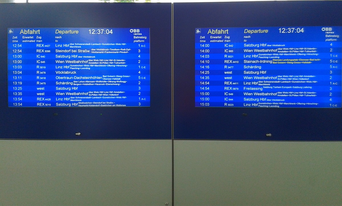 Abfahrtsmonitore von Attnang-Puchheim am 8.8.2015