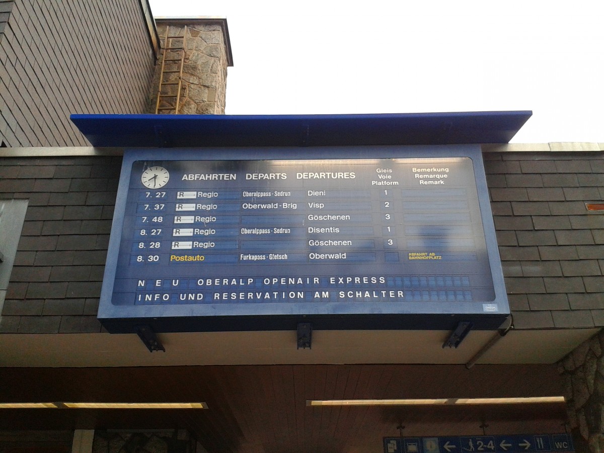 Abfahrtstafel des Bahnhofs Andermatt am 23.7.2015