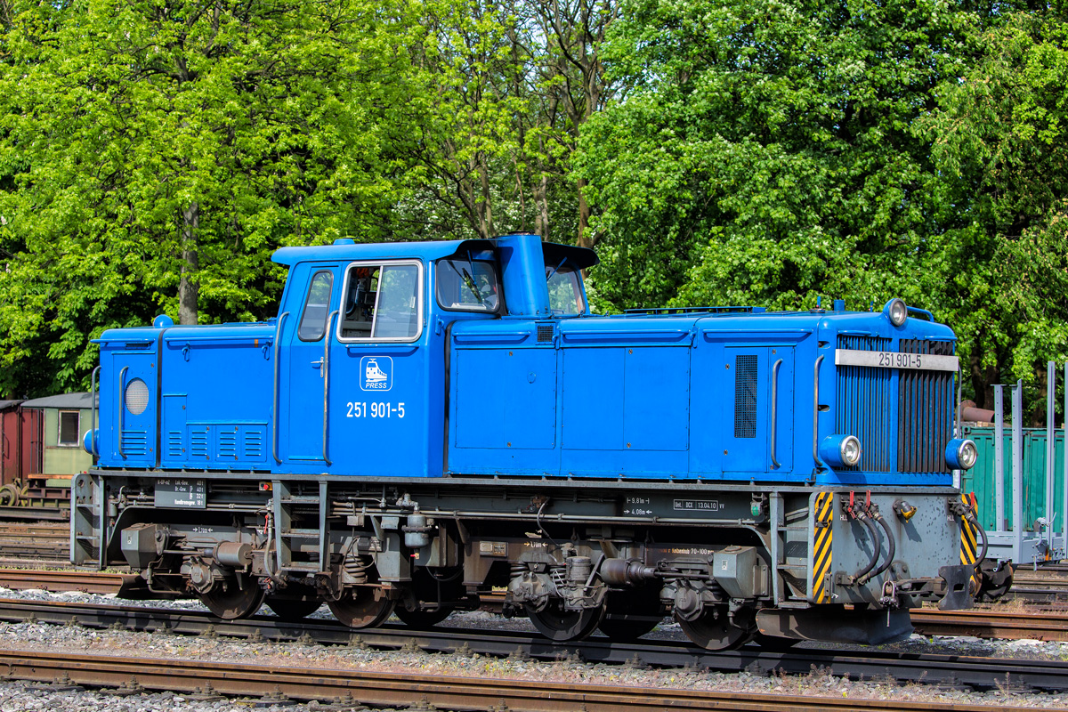 Abgestellte Diesellok auf dem Bahnhof Putbus. - 25.05.2017