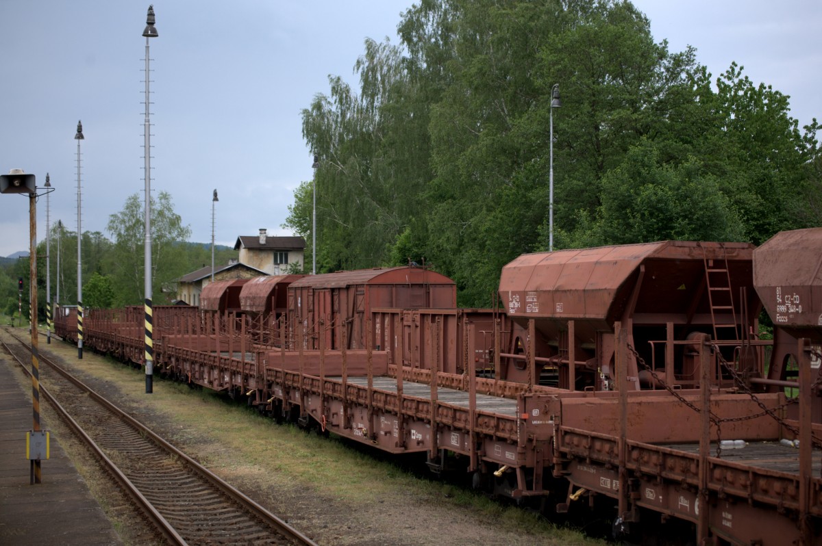 Abgestellte Güterwagen in Jablonnne v. Podjestedi. 30.05.2014 15:03 Uhr 