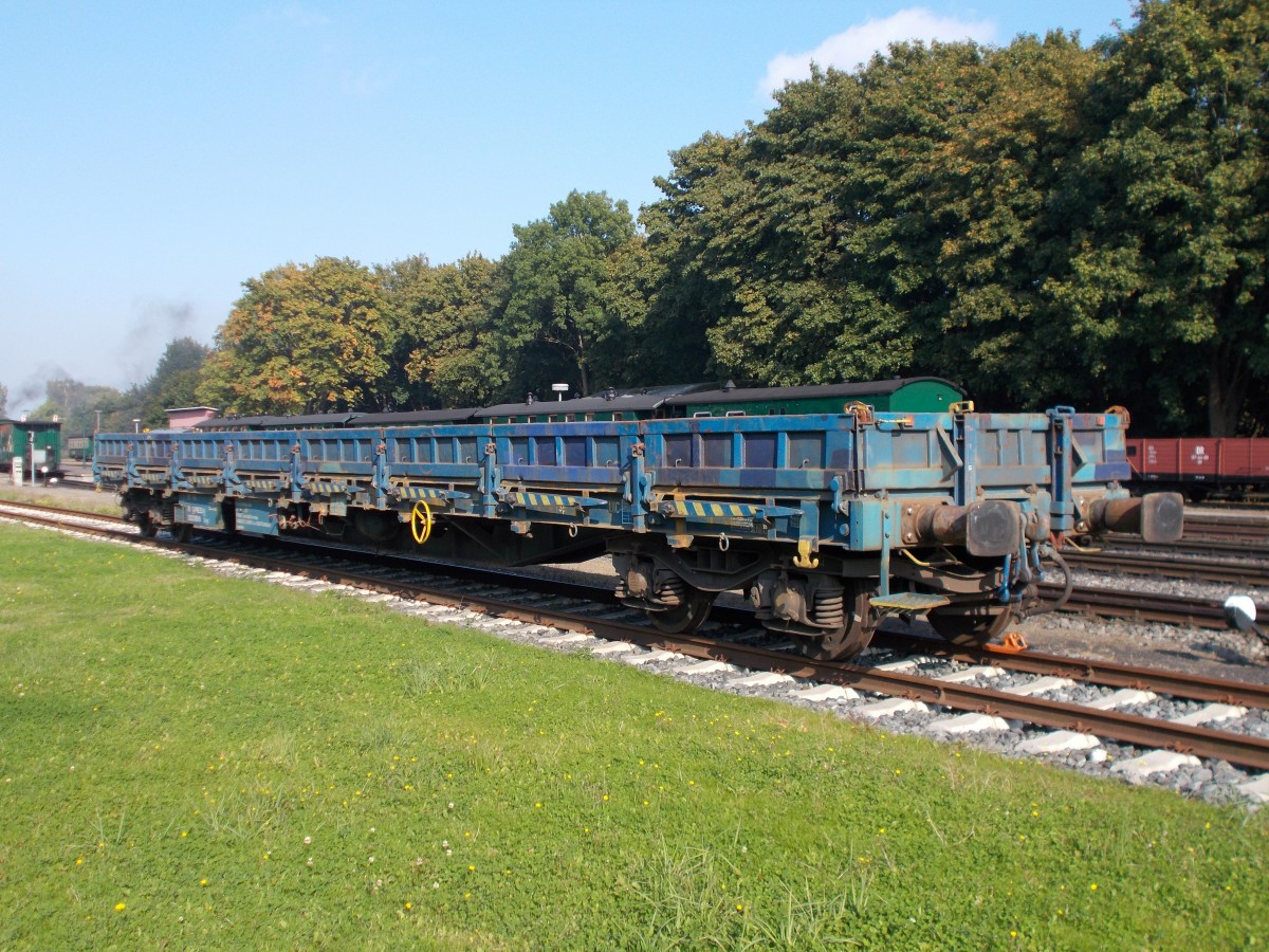Abgestellter PRESS Niederbordwagen Regs 37 80 3923 009-9,am 04.Oktober 2015,in Putbus.