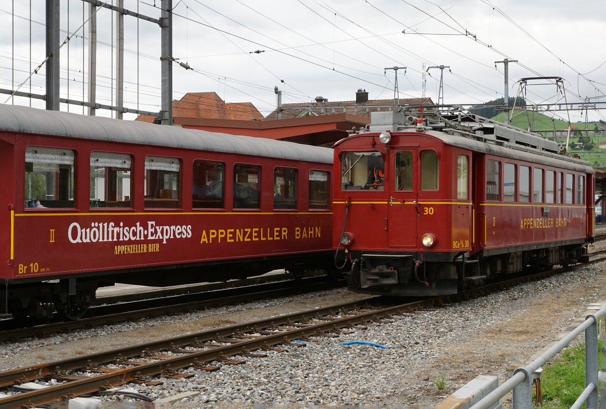 AB:Impressionen von den Appenzeller Bahnen, verewigt am 15. September 2017.
Nostalgiebetrieb mit dem BCe 4/4 30 (1933) in Appenzell.
Foto: Walter Ruetsch
 