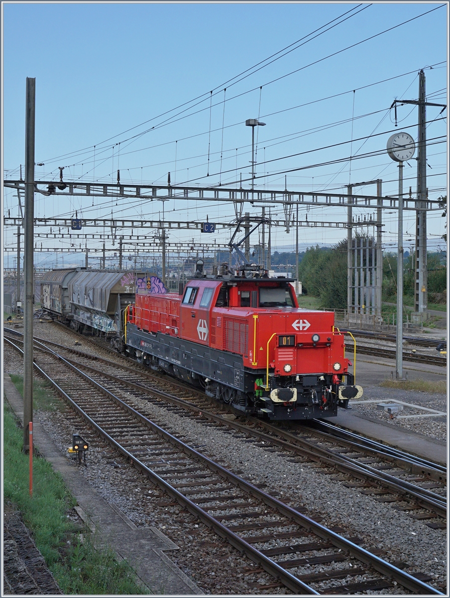 Ablaufberg, auch heute noch die  Sortiermaschine  im Güterverkehr. Und interessant das und wie dies funktioniert. 

Die SBB Aem 940 006 (91 85 4 940 006-0 CH SBBI) hat noch zwei Wagen über den Ablaufberg in Lausanne Triage zu stossen, anschliessende gibt es eine kurze (Kaffee) Pause.

2. Sept. 2020
