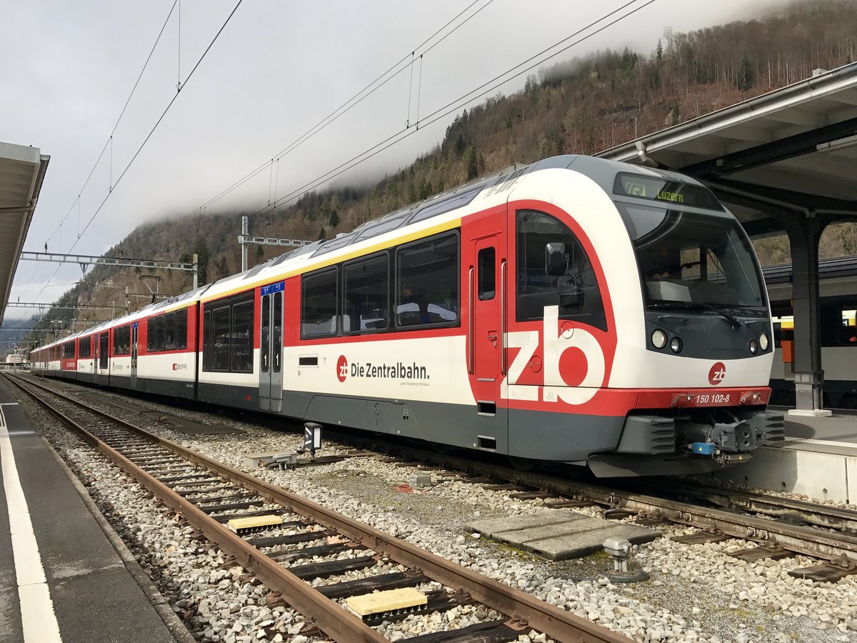 ABReh 150 102-8 der ZB als IR von Interlaken nach Luzern am 19.3.17.