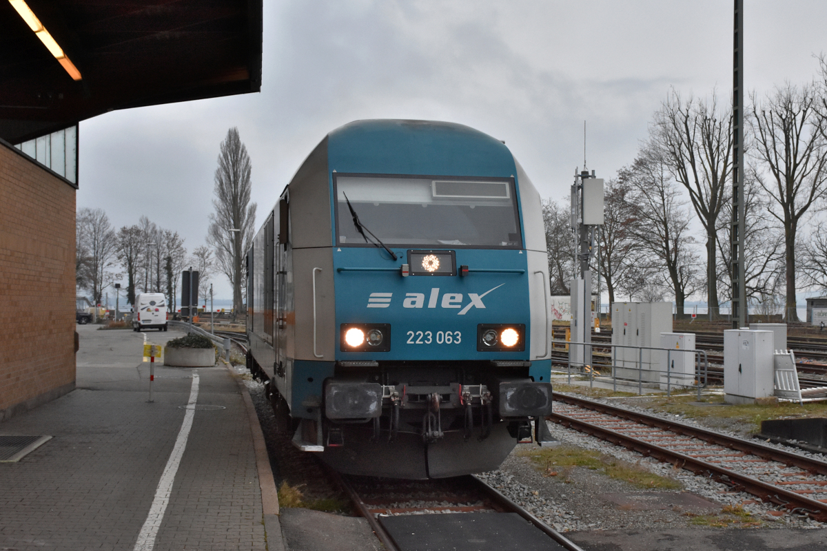 Abschied vom ALEX in Lindau (hier: 223 063) am für Ausländer letztmöglichen Tag = 08.12.2020. Am Tag darauf hätte ein Grenzübertritt zu Quarantäne geführt, und ab 13.12. steuert der ALEX Lindau nicht mehr an.