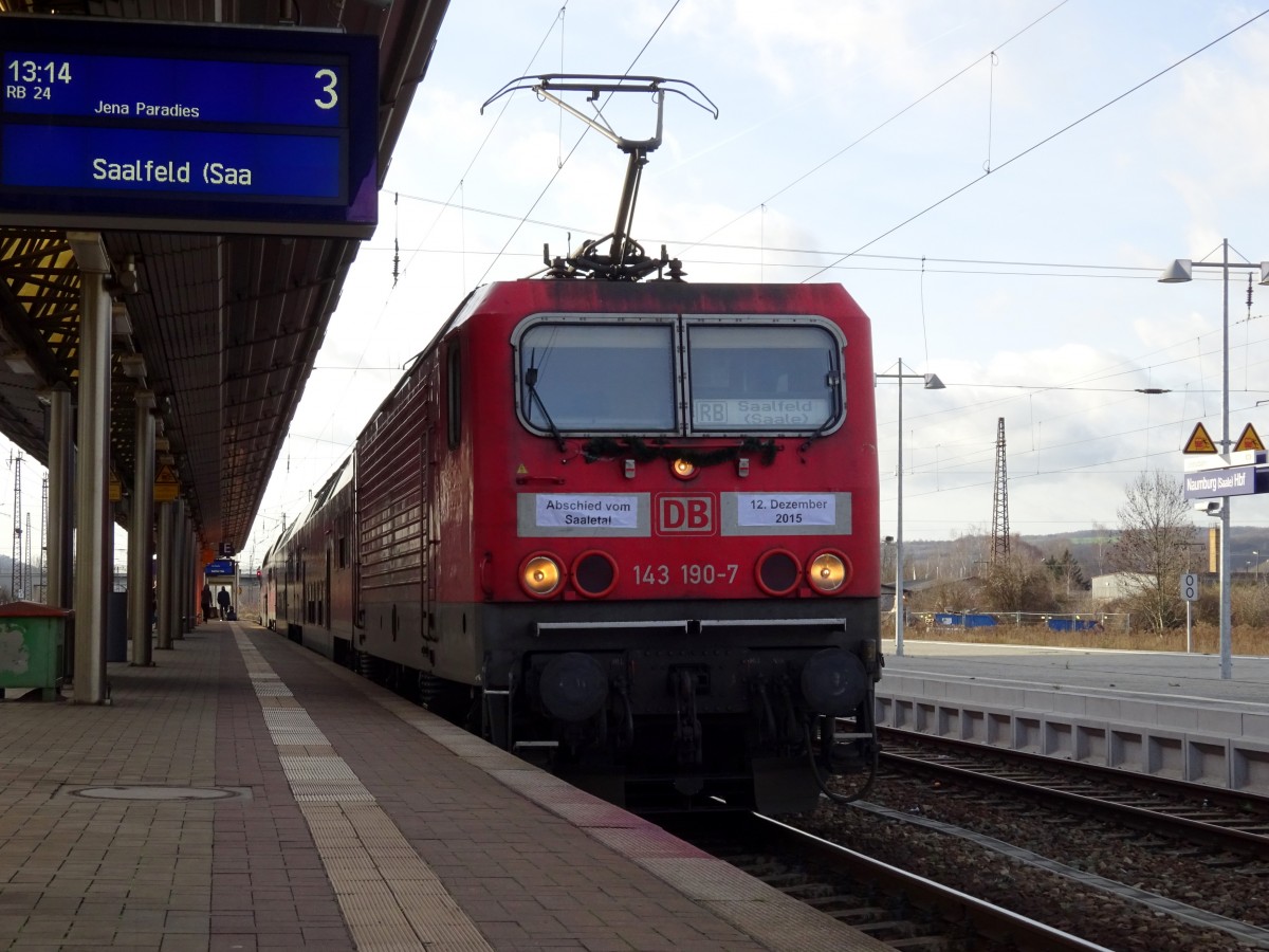 Abschied von der Saalebahn - 143 190-7 mit einer der letzten RBs von DB Regio nach Saalfeld in Naumburg (Saale) Hbf am 12. Dezember 2015.