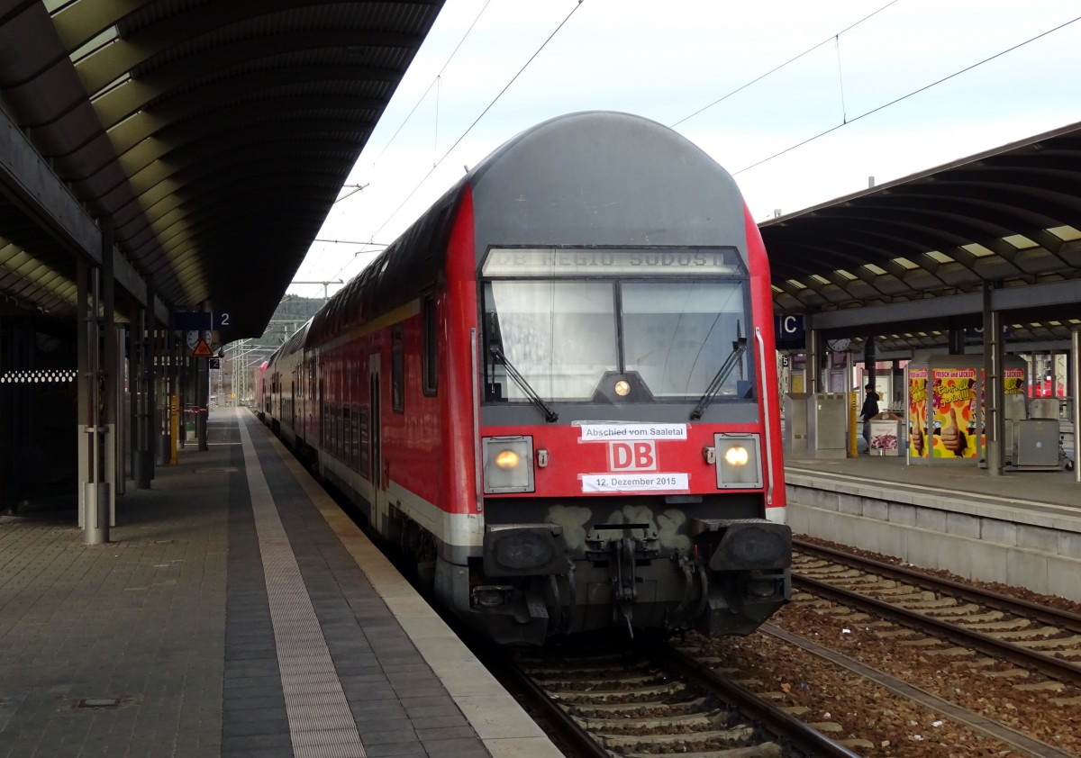 Abschied von der Saalebahn - Steuerwagen 36-33 036 als einer der letzten RBs von DB Regio aus Naumburg in Saalfeld (Saale) am 12. Dezember 2015.