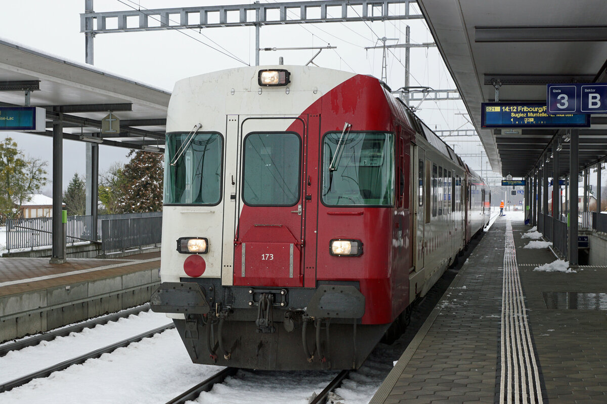 Abschied von den TPF (GFM) RBDe 531 171 bis 173.
Seit dem Fahrplanwechsel vom 11. Dezember 2021 stehen die RBDe 537 171 - 173, ehemals GFM, nicht mehr im Dienste der TPF. 
Letzte Aufnahmen vom November/Dezember 2021, entstanden in Ins und Murten.
Foto: Walter Ruetsch