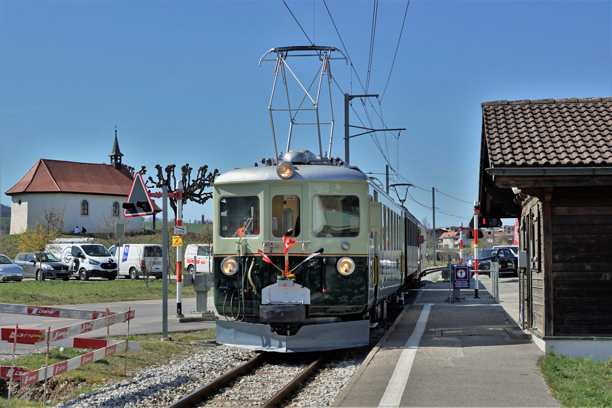 ABSCHIED VON DER SCHMALSPURSTRECKE BULLE - BROC FABRIQUE.
Transports publics fribourgeois (TPF)
Zum Abschied von der Schmalspur-Strecke zwischen Bulle und Broc-Fabrique wurden die fahrplanmässigen Fahrten vom 27. und 28. März 2021 ohne Aufpreis mit Nostalgiezügen von GFM Historique geführt.  Der historische Zug bestand aus Be 4/4 131 + BC Ce 811, ehemals Brünig + BDe 4/4 141.
Diese sechs Abschiedsaufnahmen meiner ersten Serie sind am 28. März  2021 zwischen Bulle und La Tour-de-Trême Parqueterie entstanden.
Foto: Walter Ruetsch