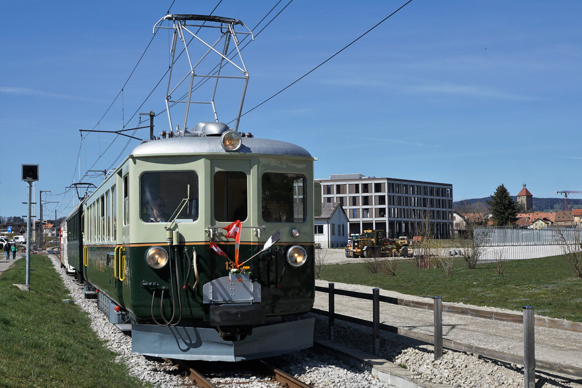 ABSCHIED VON DER SCHMALSPURSTRECKE BULLE - BROC FABRIQUE.
Transports publics fribourgeois (TPF)
Zum Abschied von der Schmalspur-Strecke zwischen Bulle und Broc-Fabrique wurden die fahrplanmässigen Fahrten vom 27. und 28. März 2021 ohne Aufpreis mit Nostalgiezügen von GFM Historique geführt.  Der historische Zug bestand aus Be 4/4 131 + BC Ce 811, ehemals Brünig + BDe 4/4 141.
Diese sechs Abschiedsaufnahmen meiner zweiten Serie sind am 28. März  2021 zwischen La Tour-de-Trême Parqueterie und Les Marches entstanden.
Foto: Walter Ruetsch