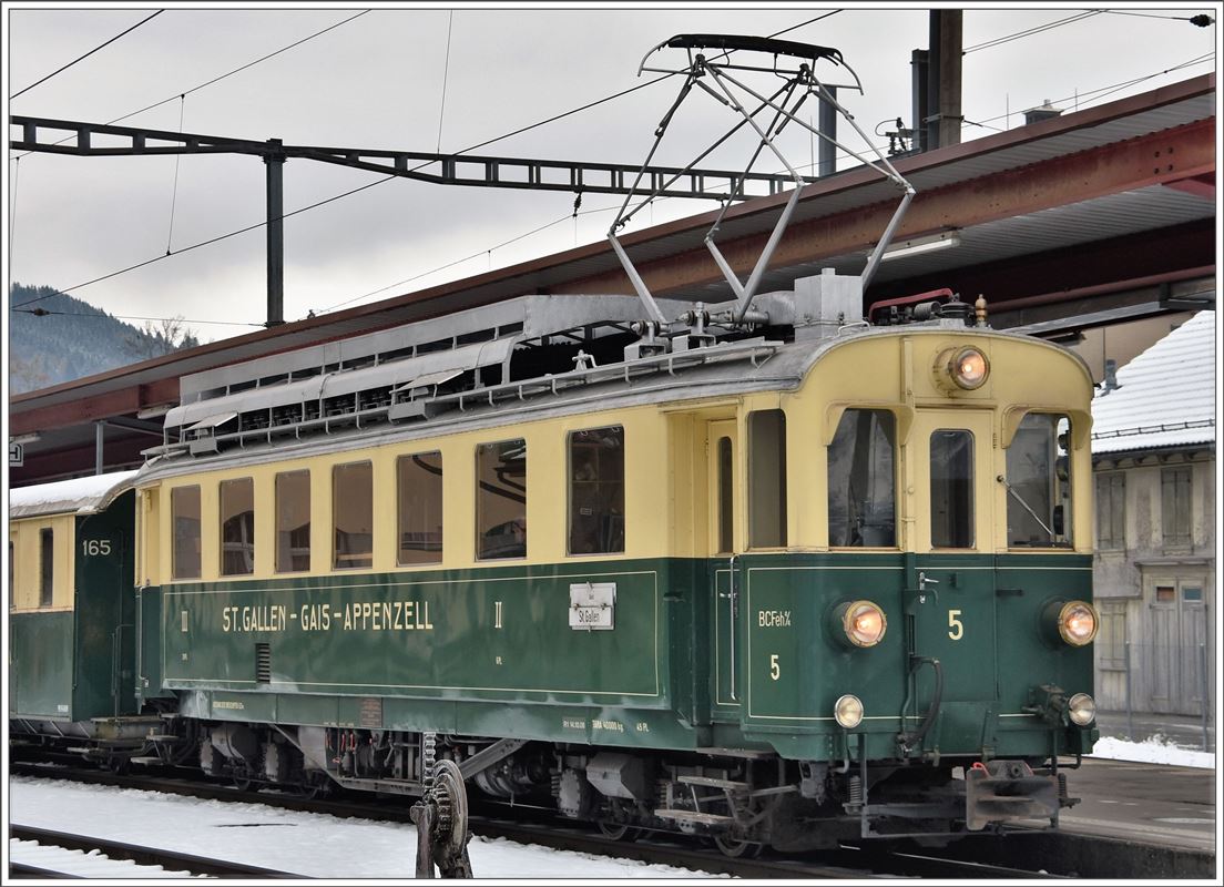 Abschiedsfahrt mit dem  Föfi  (5) über die Ruckhalde nach St.Gallen. BCFeh 4/4 5, D165 und B119. Bereitstellung in Gais. (13.11.2016)