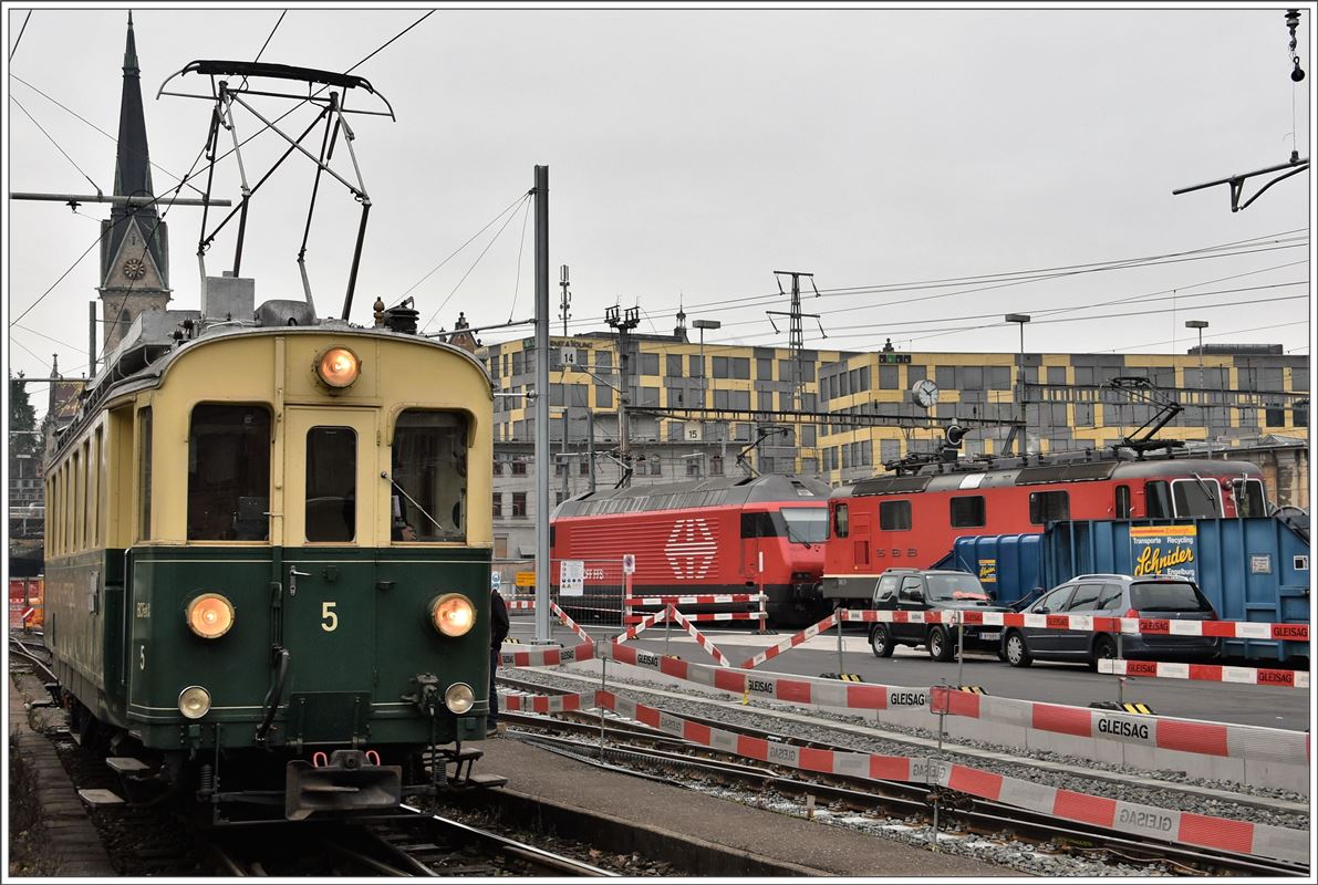 Abschiedsfahrt mit dem  Föfi  (5) über die Ruckhalde nach St.Gallen. BCFeh 4/4 5 beim Umfahren in St.Gallen. (13.11.2016)