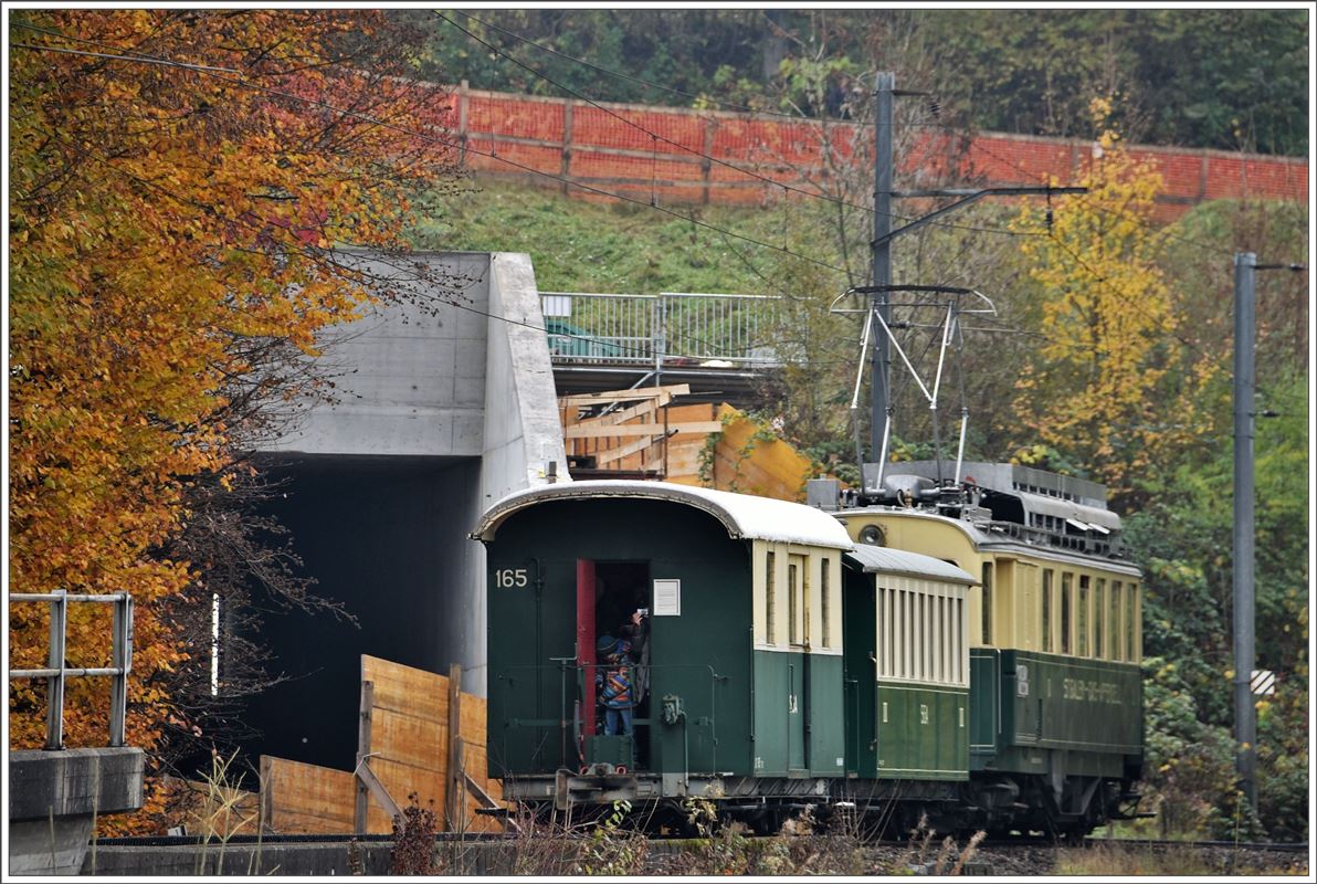 Abschiedsfahrt mit dem  Föfi  (5) über die Ruckhalde nach St.Gallen. Hier ist der untere Eingang zum zukünftigen Ruckhaldetunnel zu sehen, trotz beachtlicher Steigung dann ohne Zahnstange. (13.11.2016)