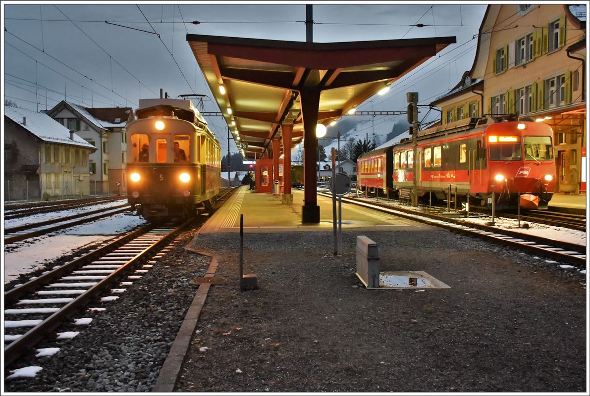 Abschiedsfahrt mit dem  Föfi  (5) über die Ruckhalde nach St.Gallen. BCFeh 4/4 5, D165 und B119 in Gais. (13.11.2016)