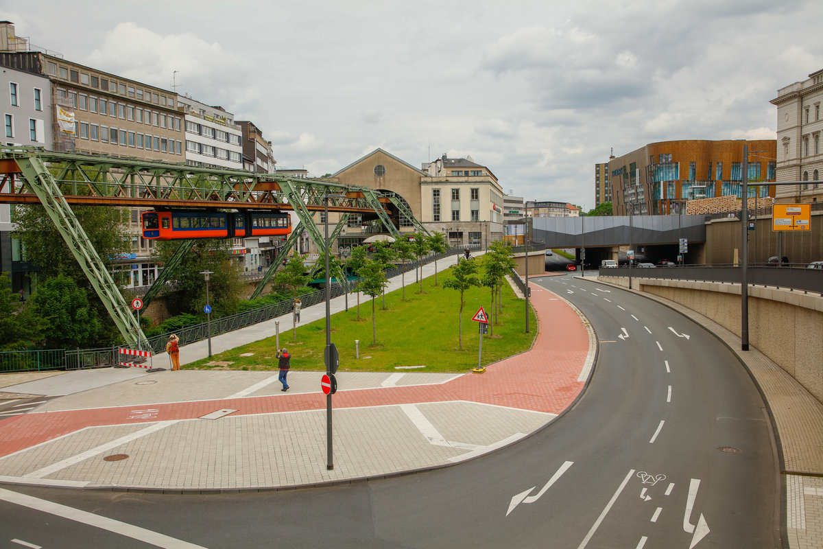 Abschiedsfahrt der Schwebebahn GTW 72 am Döppersberg in Wuppertal, am 26.05.2019.