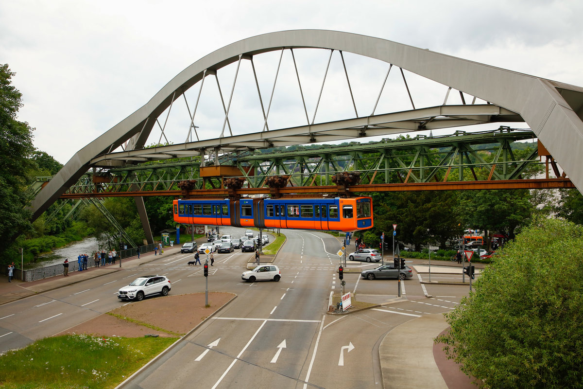 Abschiedsfahrt der Schwebebahn GTW 72 in Wuppertal, am 26.05.2019.

