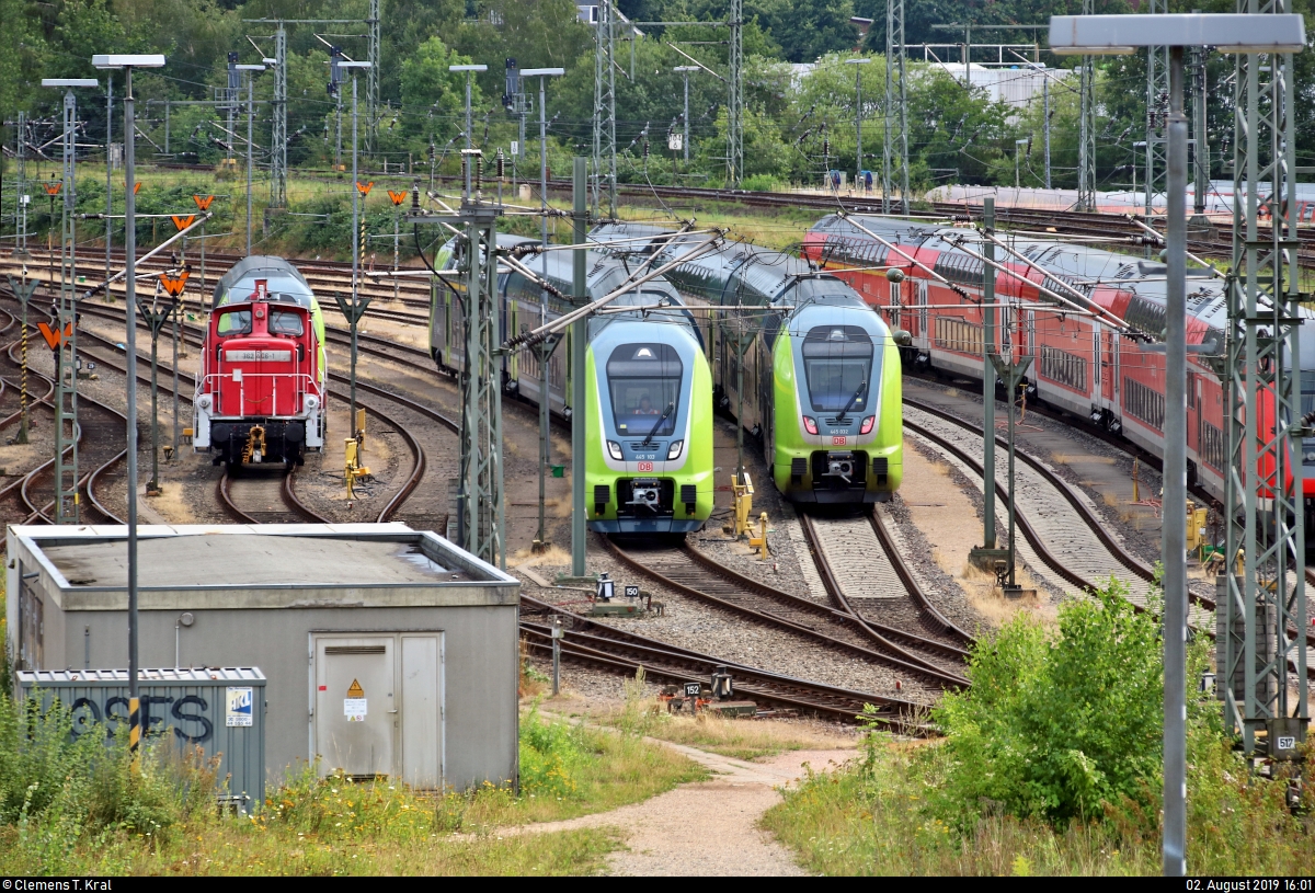 Abstellgruppe in Kiel Hbf:
362 406-1 (DB V 60) DB mit 445 ??? (Bombardier Twindexx Vario) von DB Regio Schleswig-Holstein (DB Regio Nord) sowie 445 103 (ist eigentlich schon an die ODEG vergeben) und 445 032-9 sind zu sehen.
Aufgenommen von der Gablenzbrücke.
[2.8.2019 | 16:01 Uhr]