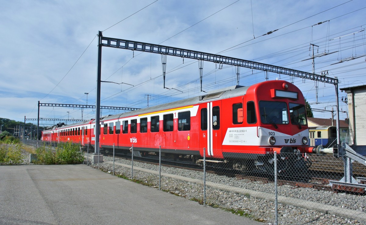 ABt 50 38 38-33 923-5 abgestellt mit einem RBDe 566 I Pendel in Burgdorf, 21.09.2013.