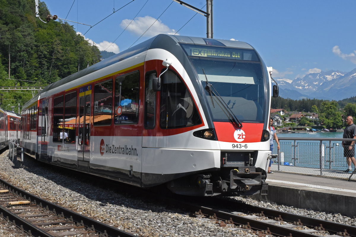 ABt 8 943-6 verlässt den Bahnhof Brienz. Die Aufnahme stammt vom 29.07.2018.