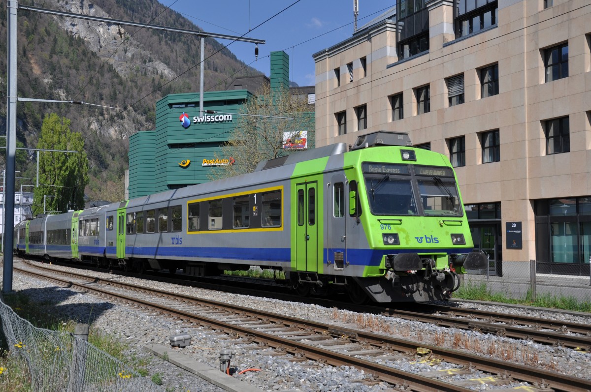 ABt 976 der BLS fährt zum Bahnhof Interlaken West. Die Aufnahme stammt vom 16.04.2014.