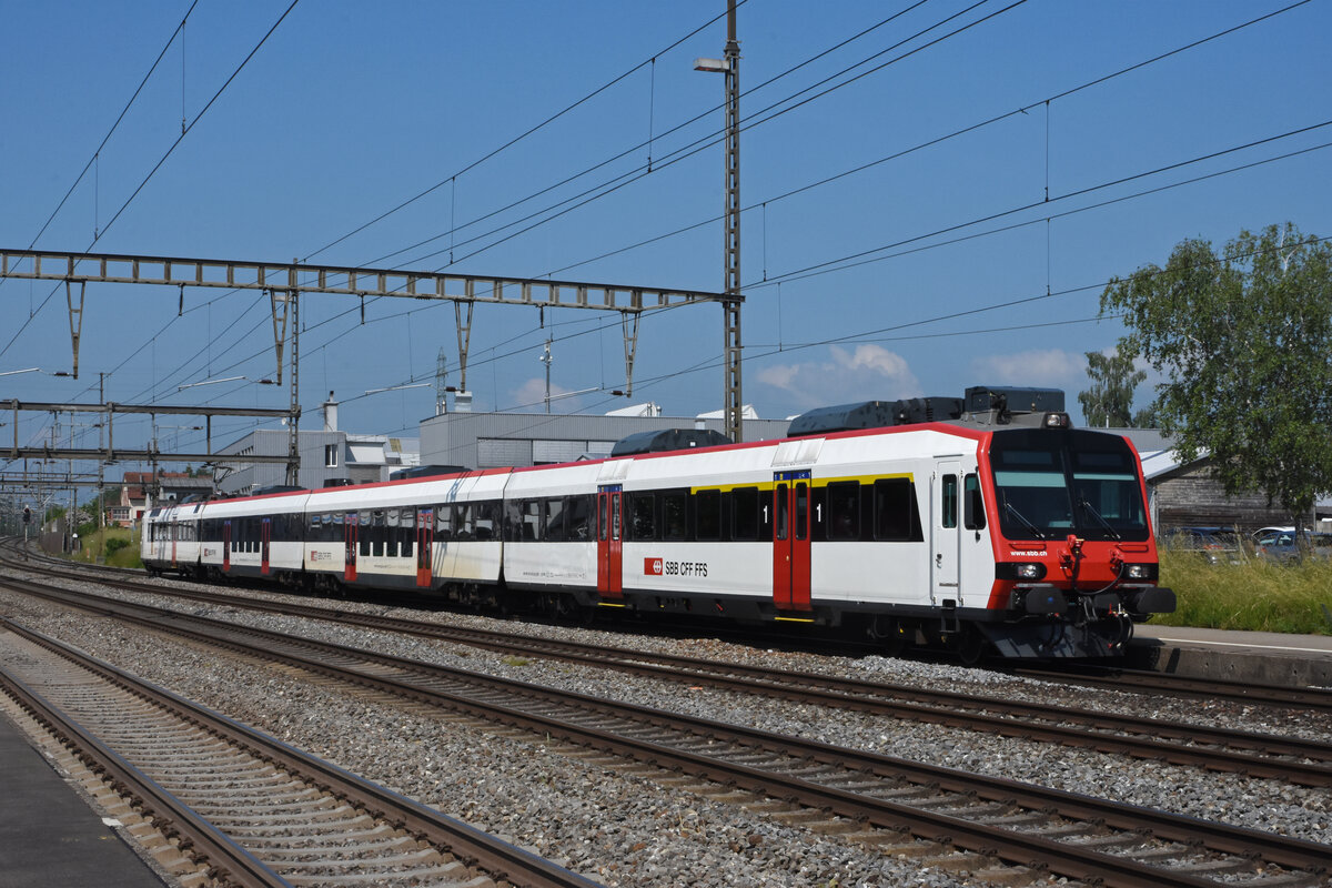 ABt NPZ Domino 50 85 39-43 887-1, auf der S 23, fährt beim Bahnhof Rupperswil ein. Die Aufnahme stammt vom 10.06.2021.