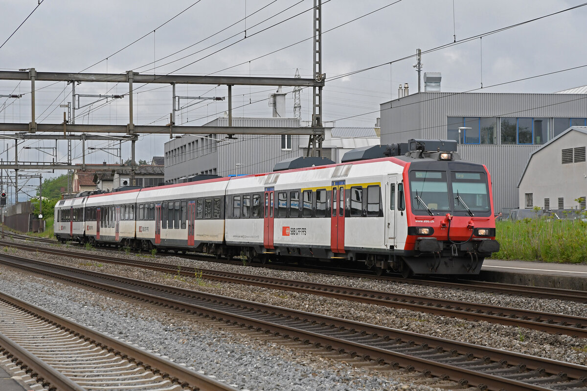 ABt NPZ Domino 50 85 39-43 874-9, auf der S29, fährt am 12.05.2023 beim Bahnhof Rupperswil ein.